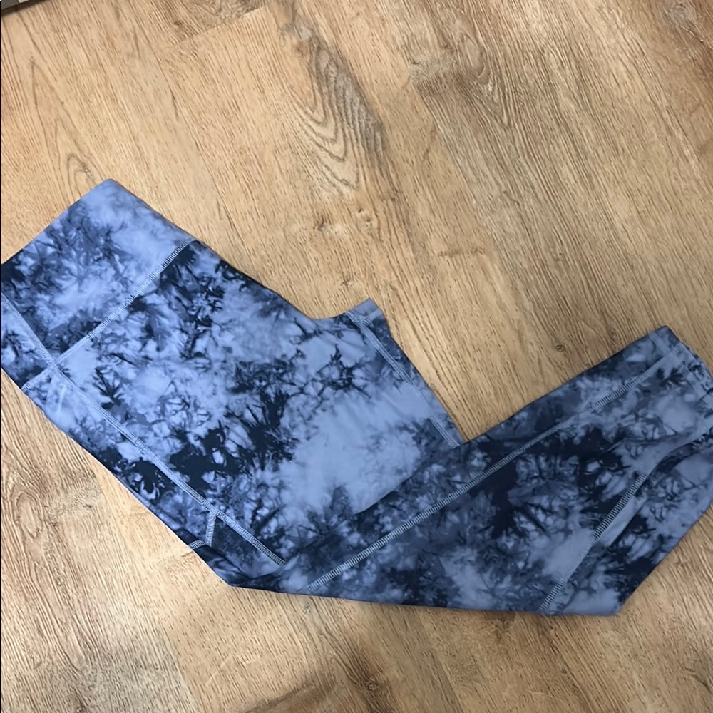 Blueish Purple cropped Tie-Dye Leggings